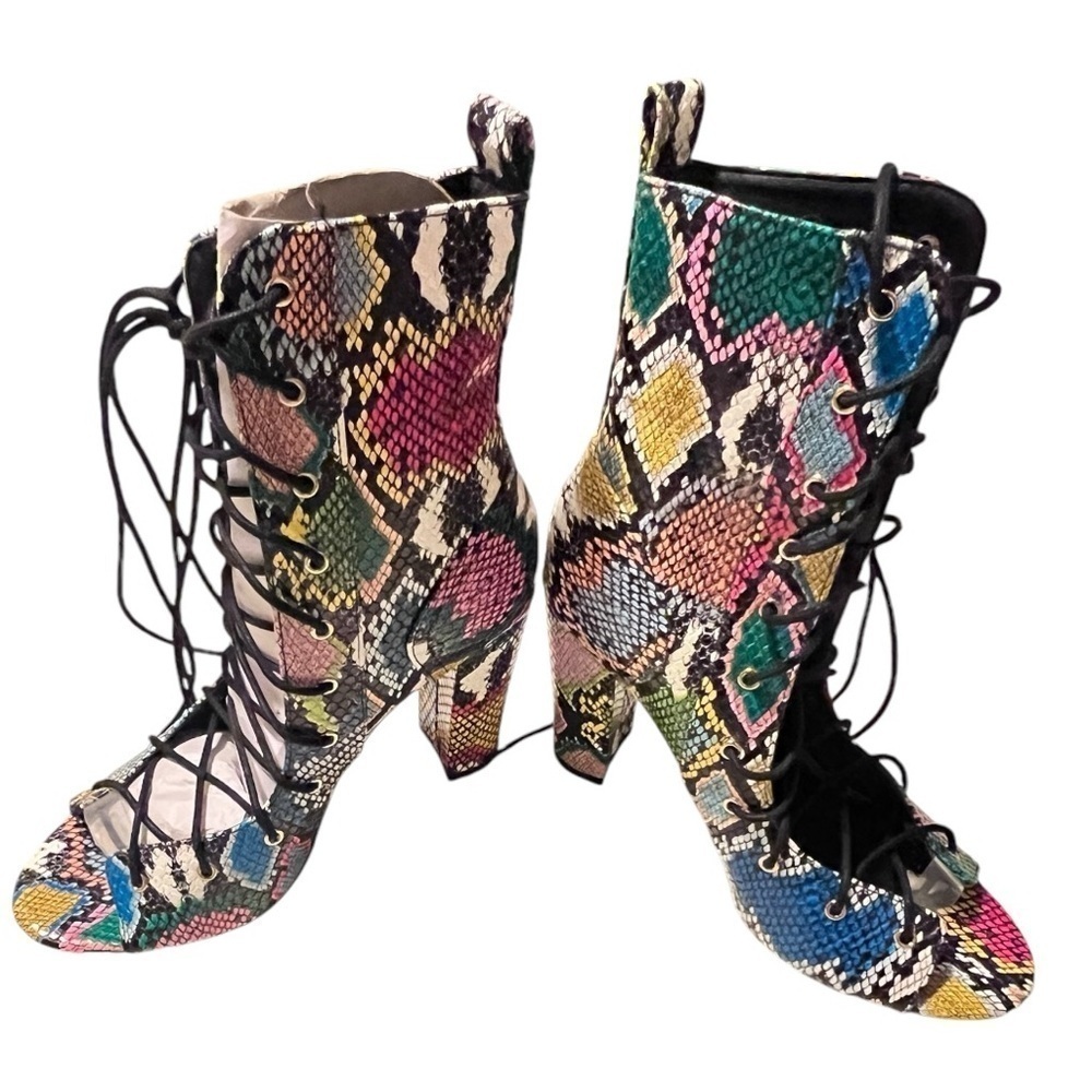 Multicoloured snakeskin print lace up ankle boots. #snakeskinprint